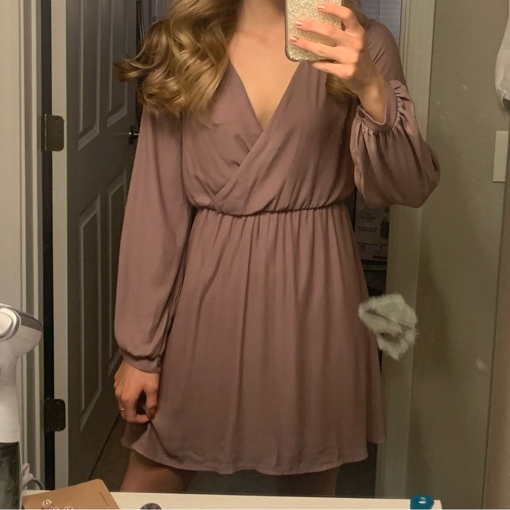 Women’s Mauve V-neck dress